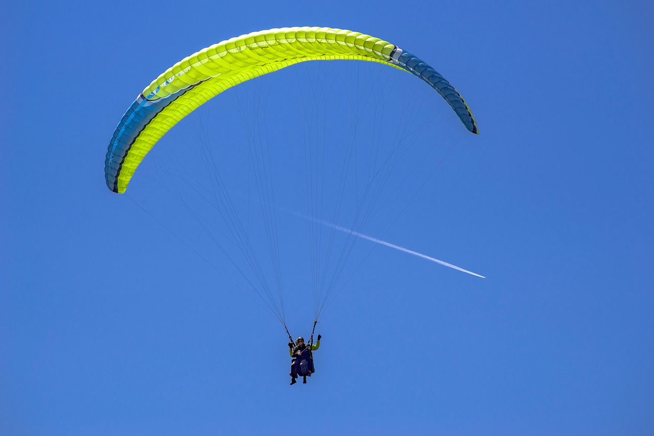 paraglide-3652634_1280